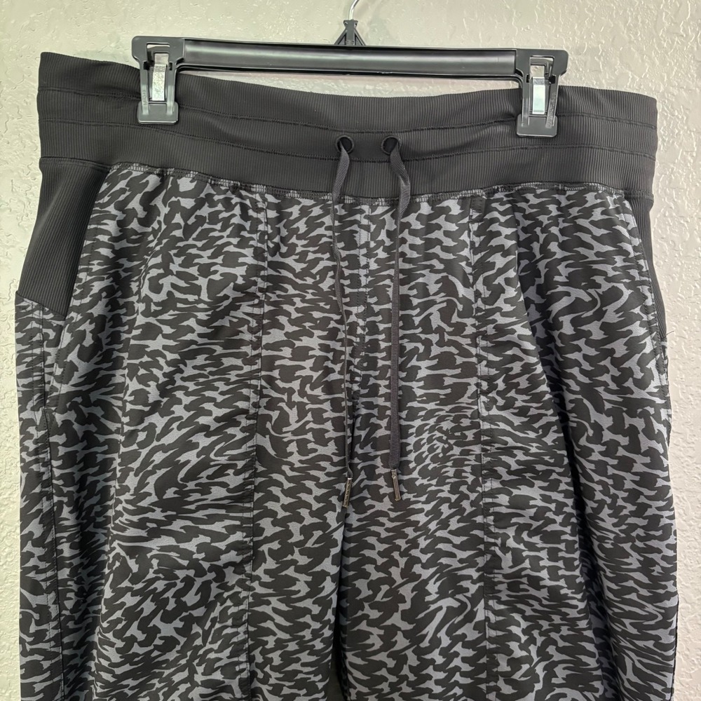 Lululemon Dance Studio Mid-Rise Jogger Full Length Leopard Warp Black Multi 12 - Picture 2 of 6